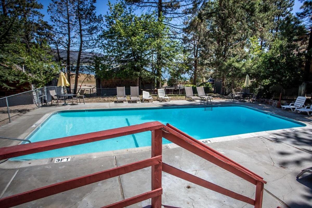 Big Pines Couple Lakeview Studio Cabin By Big Bear Vacations بيغ بير لاكي، سان بيرناردينو، كاليفورنيا المظهر الخارجي الصورة