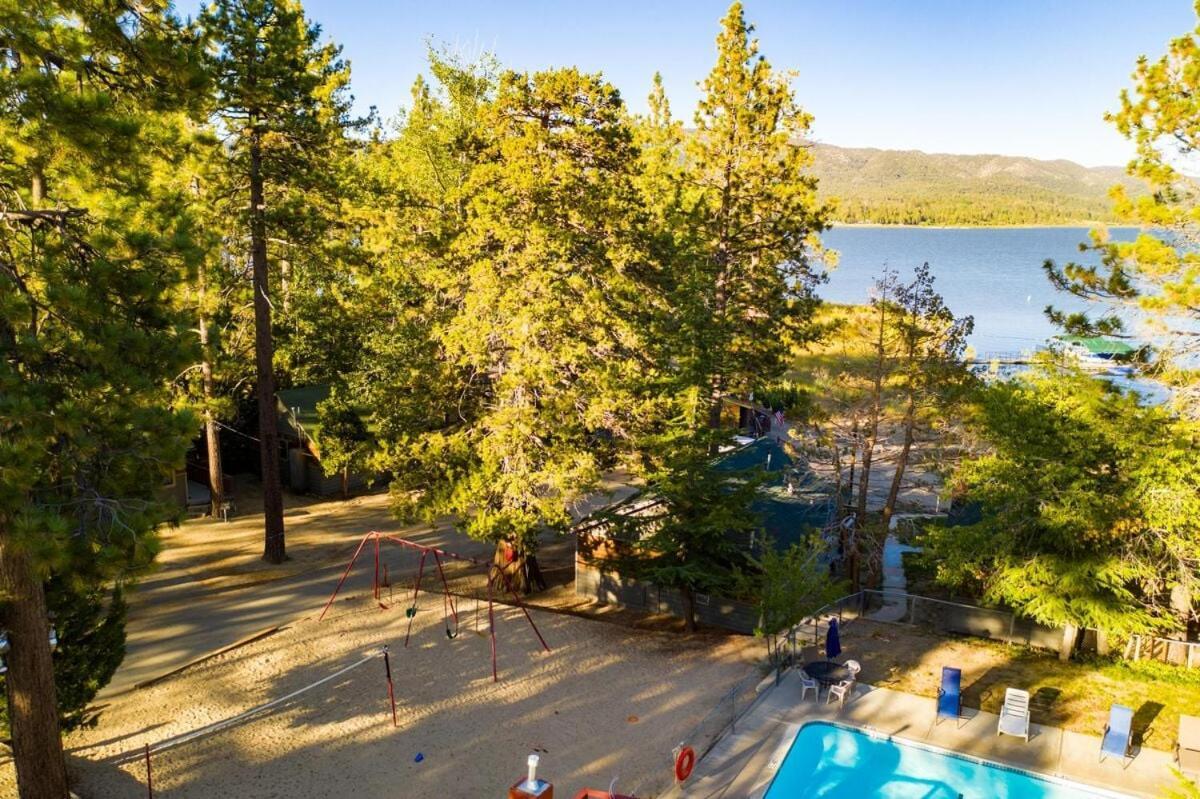 Big Pines Couple Lakeview Studio Cabin By Big Bear Vacations بيغ بير لاكي، سان بيرناردينو، كاليفورنيا المظهر الخارجي الصورة